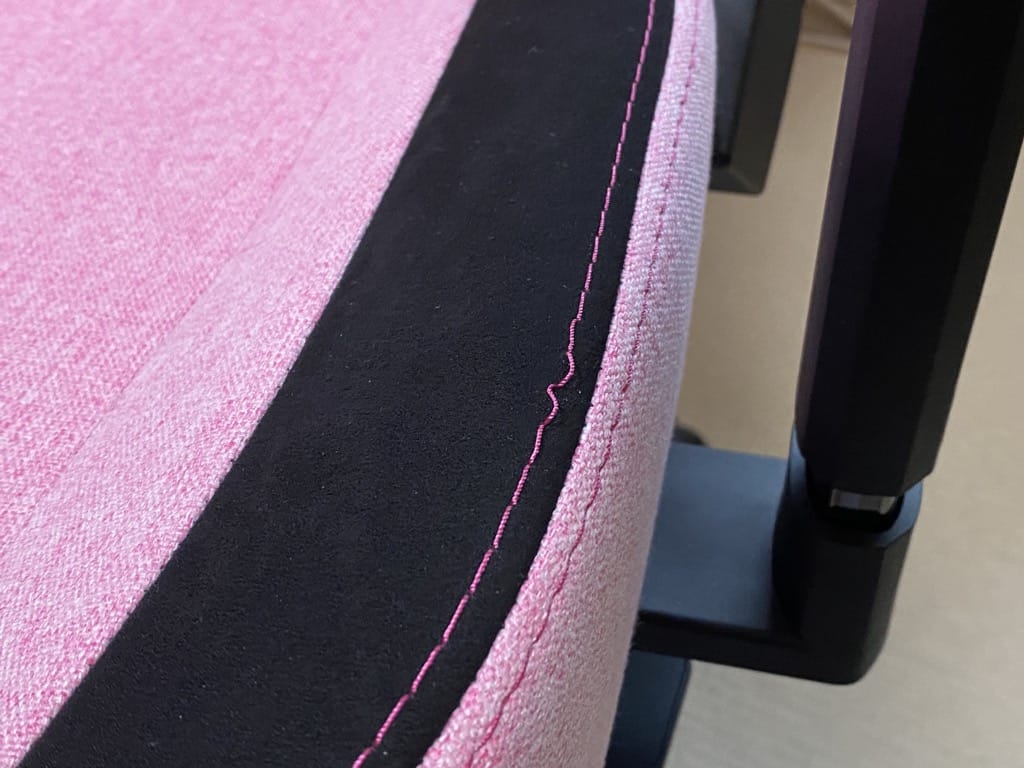 secretlab titan overwatch d.vaピンク 座面のほつれ